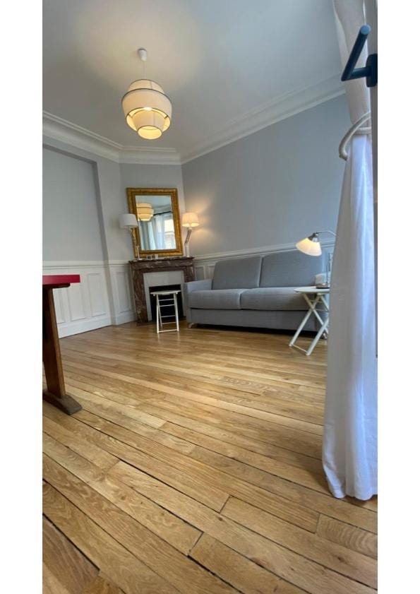 Sunny Bastille-Roquette Paris Apartment in Paris