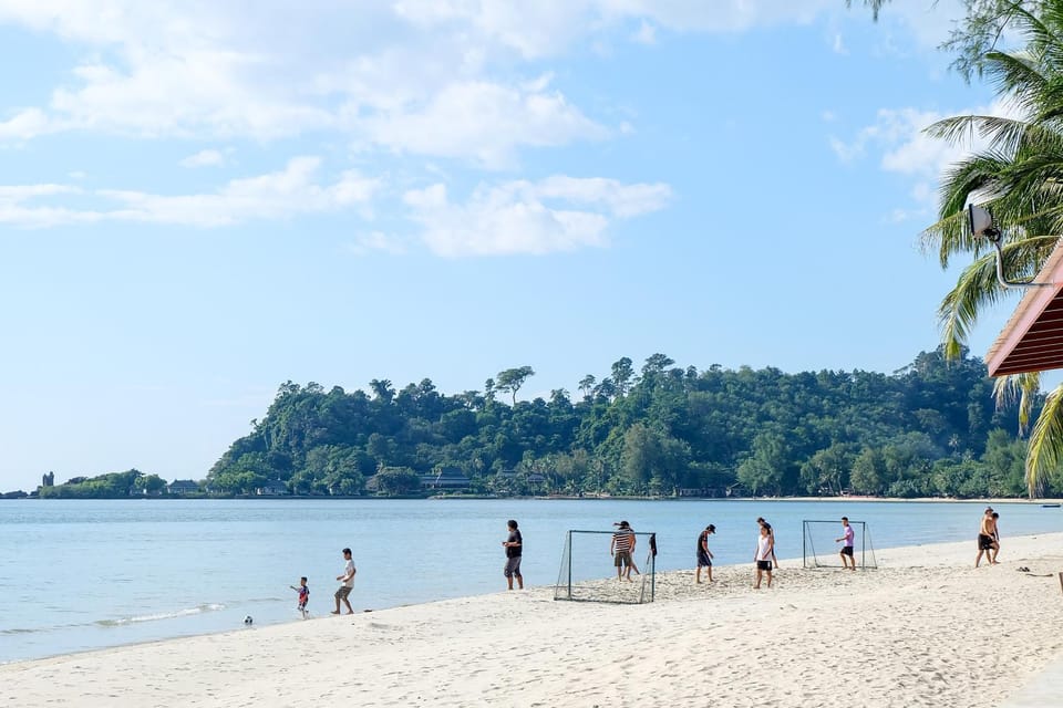 Neighbourhood, Beach