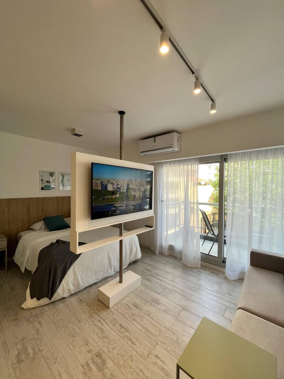 Communal lounge/ TV room, TV and multimedia, Living room, Photo of the whole room, Evening entertainment, air conditioner