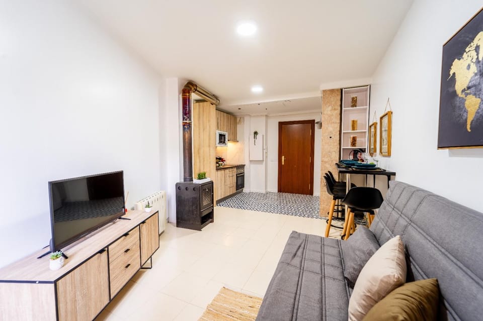 Communal lounge/ TV room, TV and multimedia, Kitchen or kitchenette, Living room, Seating area, Evening entertainment