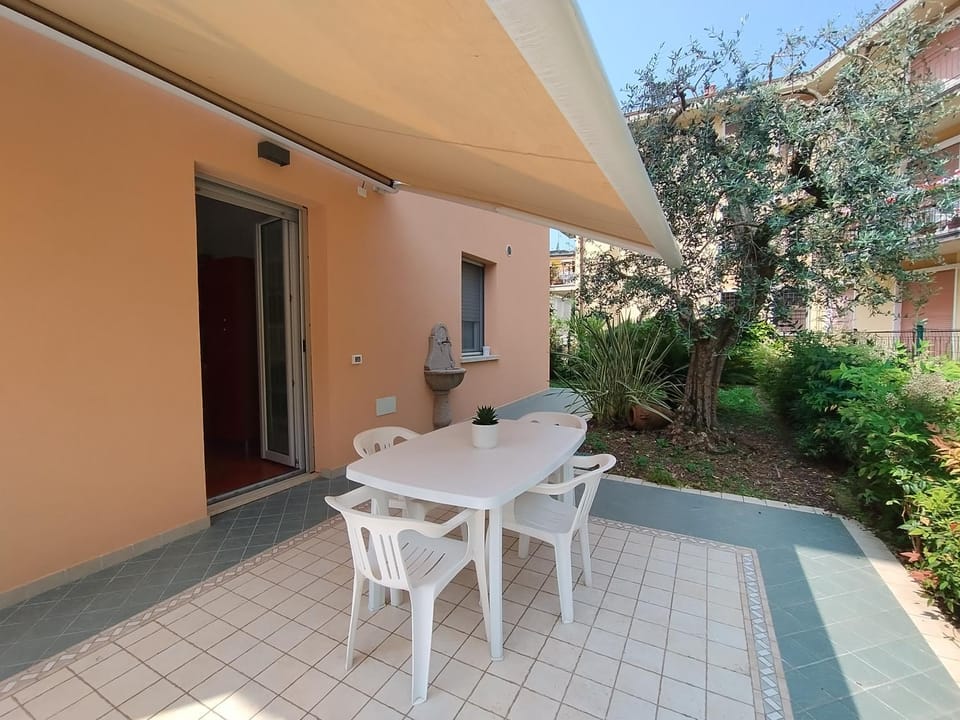 Patio, Garden, Dining area