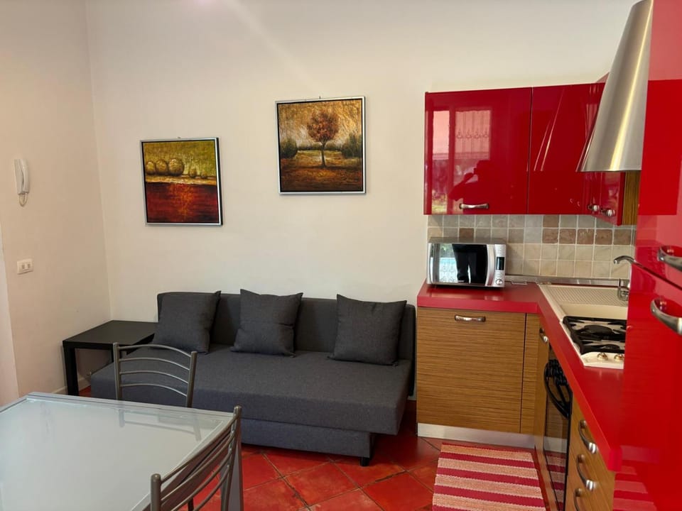 Kitchen or kitchenette, Living room, Seating area, Dining area, stove