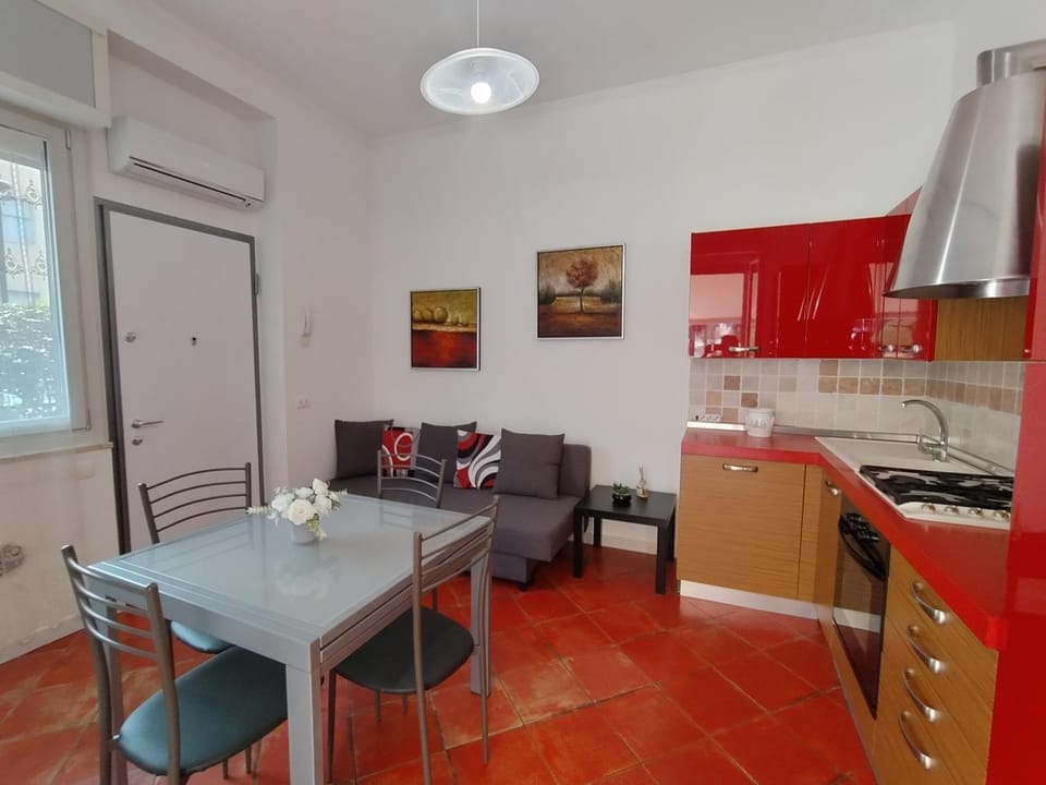 Kitchen or kitchenette, Living room, Dining area