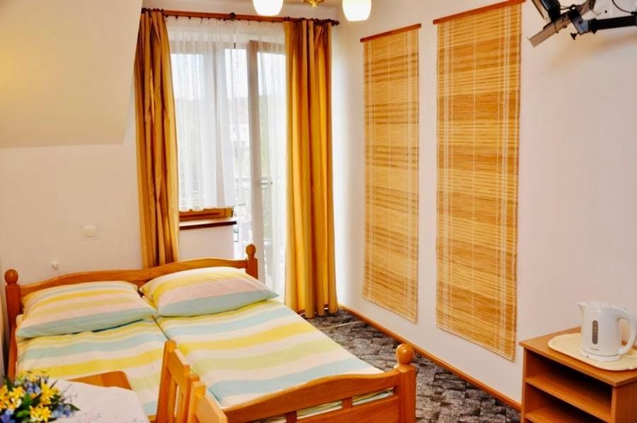 Bed, People, Summer, TV and multimedia, Balcony/Terrace, Photo of the whole room, Bedroom, wardrobe