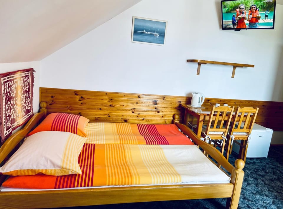 Bed, People, Summer, TV and multimedia, View (from property/room), Balcony/Terrace, Photo of the whole room, Bedroom, wardrobe