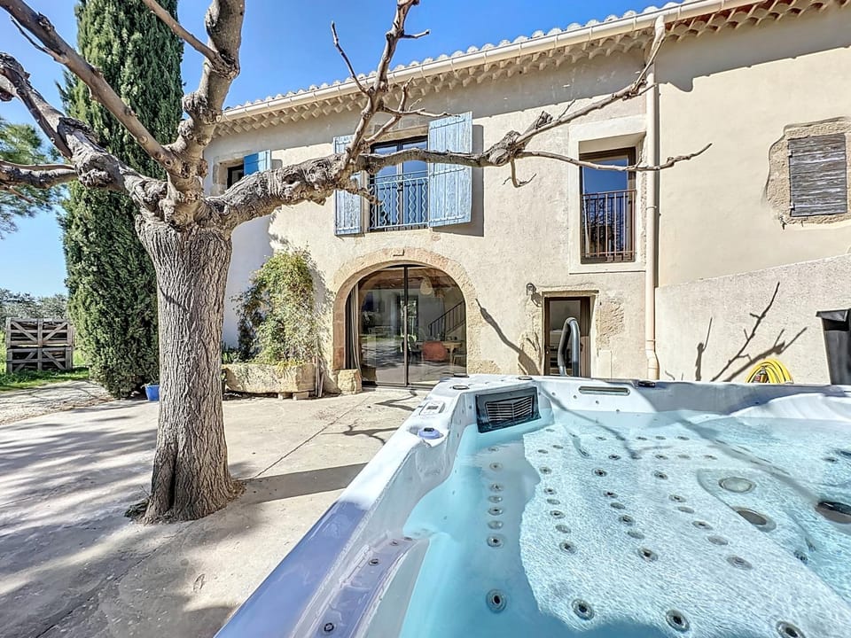 Property building, Hot Tub, Balcony/Terrace