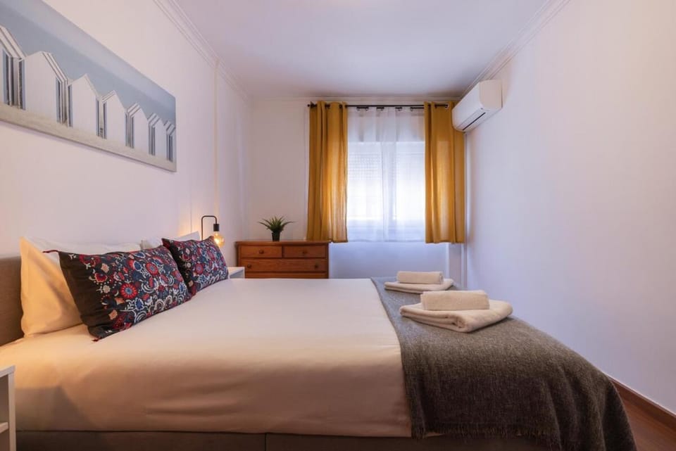 Bed, Bedroom, air conditioner