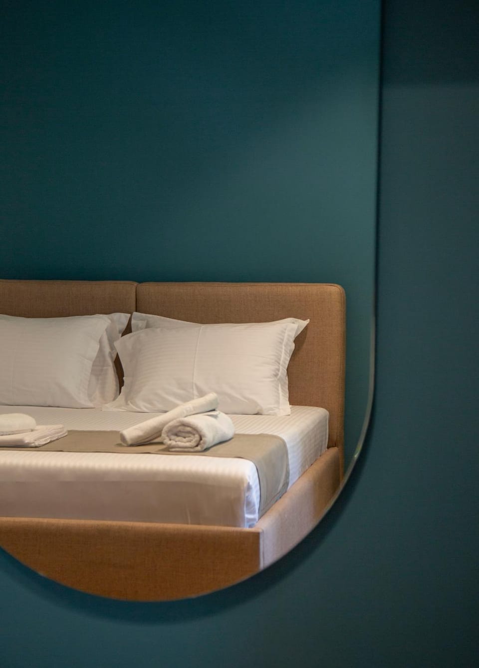 Bed, Bedroom, towels
