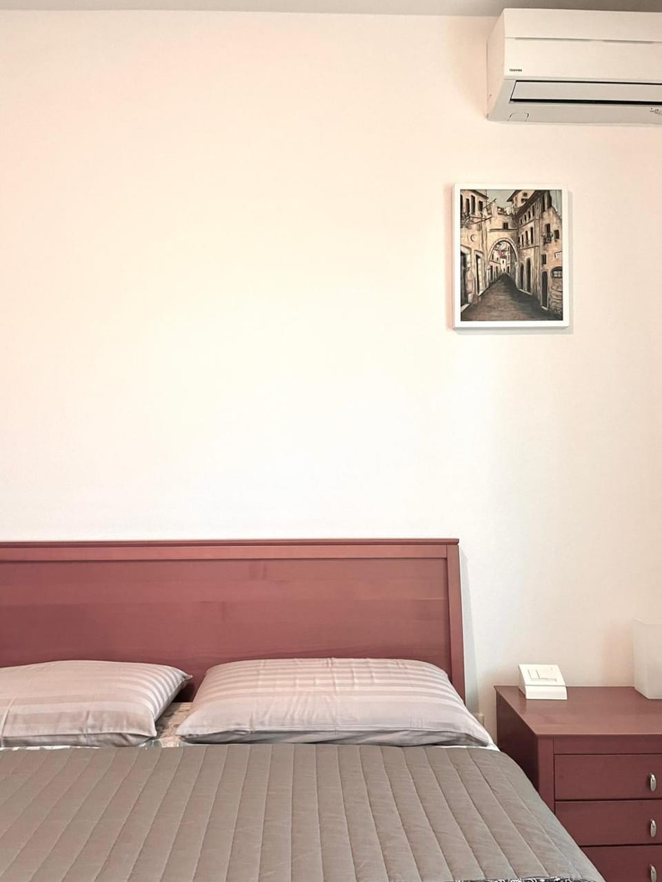 Bed, Bedroom, air conditioner