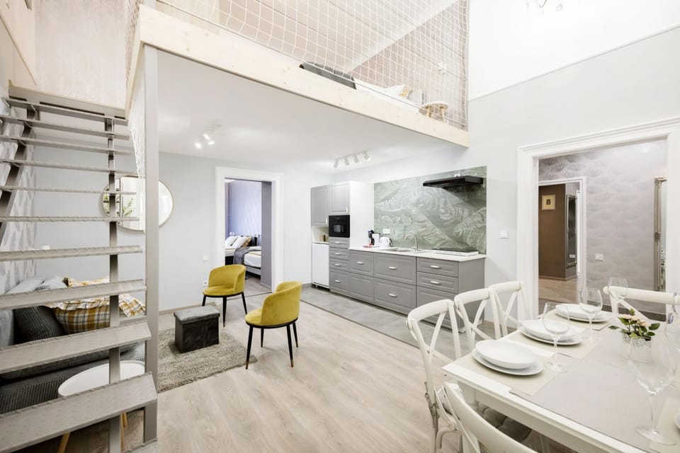 Kitchen or kitchenette, Living room, Seating area, Dining area