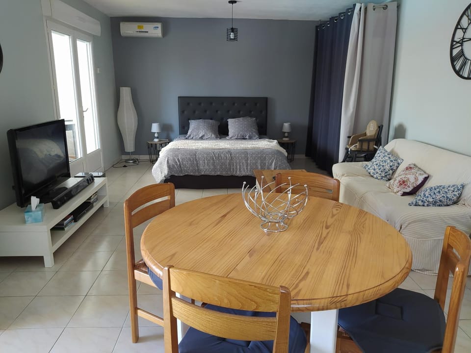 Seating area, Bedroom