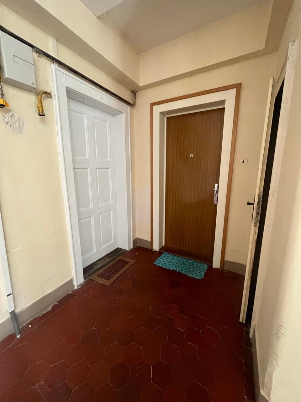Facade/entrance, Off site