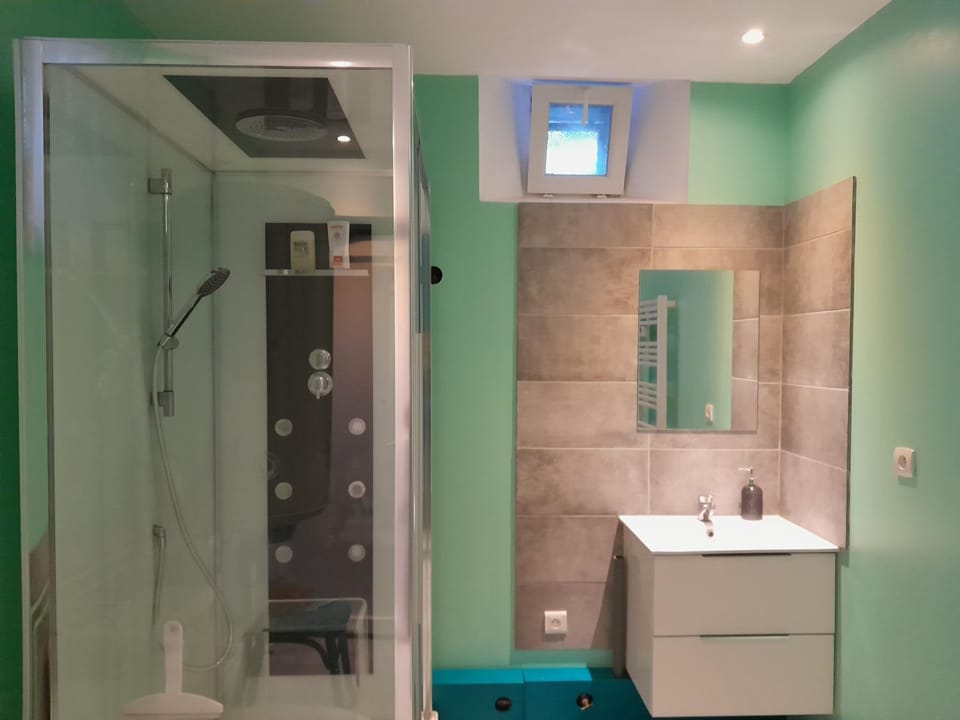 Shower, Bathroom, towels