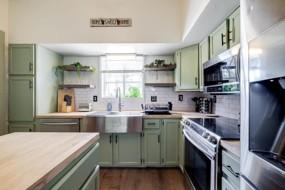 Kitchen or kitchenette, dishwasher, oven, stove