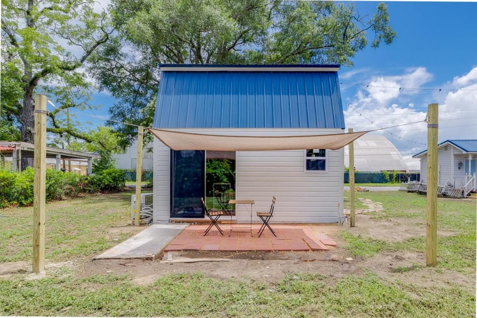 Property building, Seating area