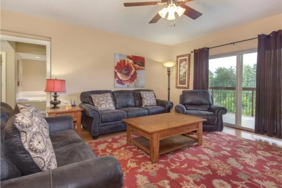 CL601 River Adventure Retreat House in Pigeon Forge