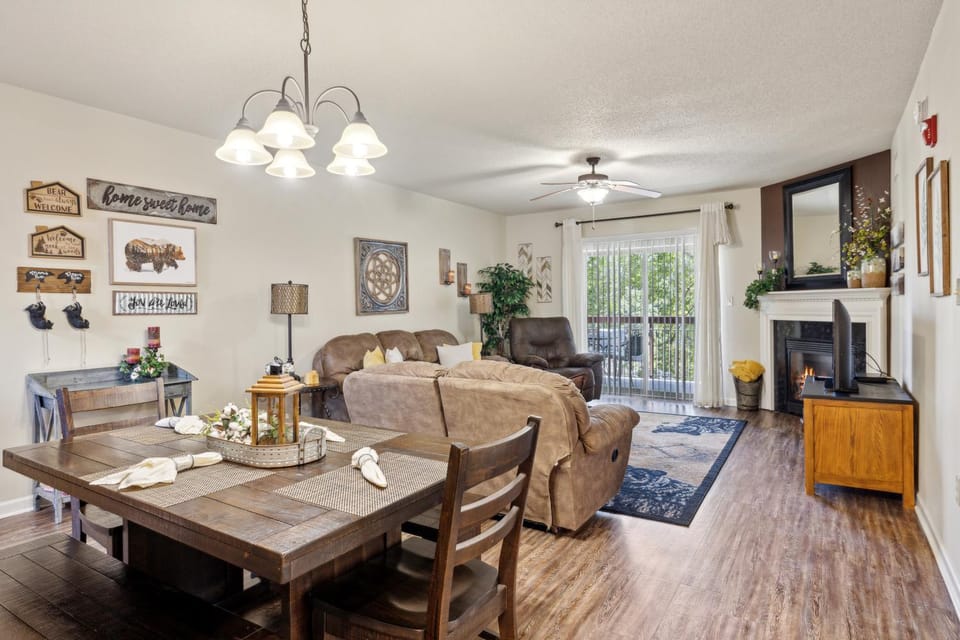 CL303 Splash 'n' Views House in Pigeon Forge