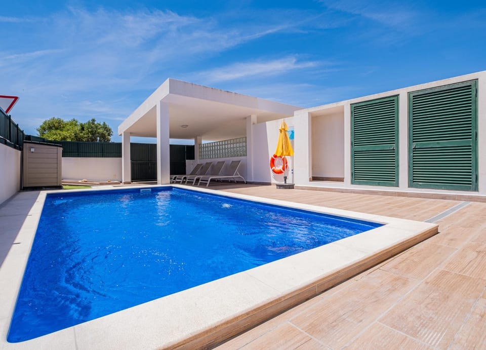 Patio, Pool view, Swimming pool, sunbed