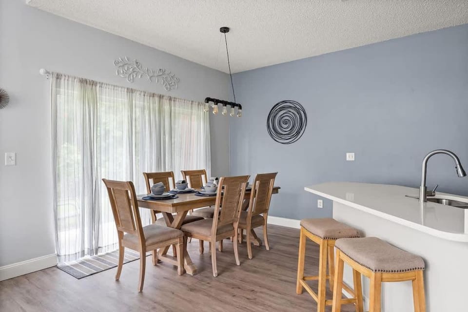 New Listing Just remodeled 4 BR - ER2739 House in Four Corners