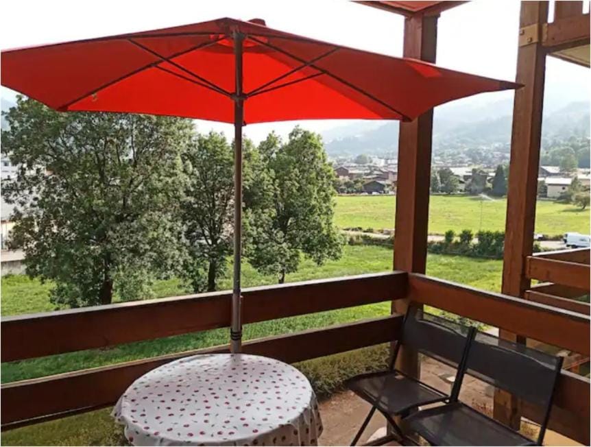 Natural landscape, View (from property/room), Balcony/Terrace, Dining area, Garden view