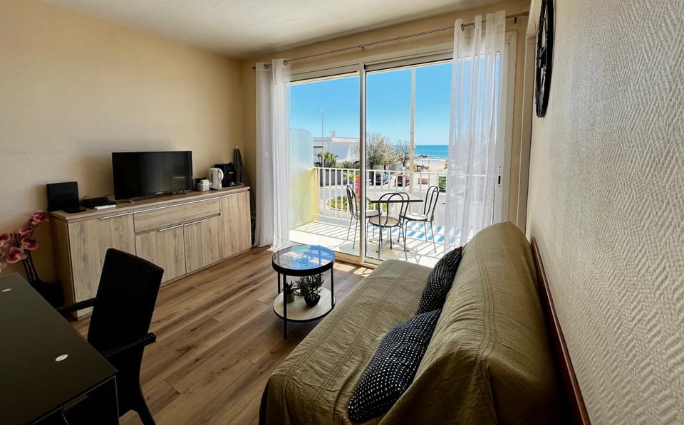 TV and multimedia, View (from property/room), Balcony/Terrace, Living room, Seating area, Dining area