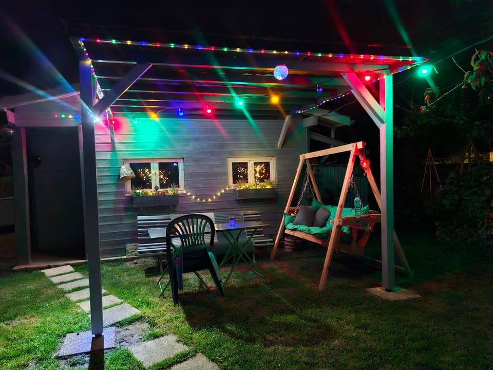 Communal lounge/ TV room, Garden, Evening entertainment