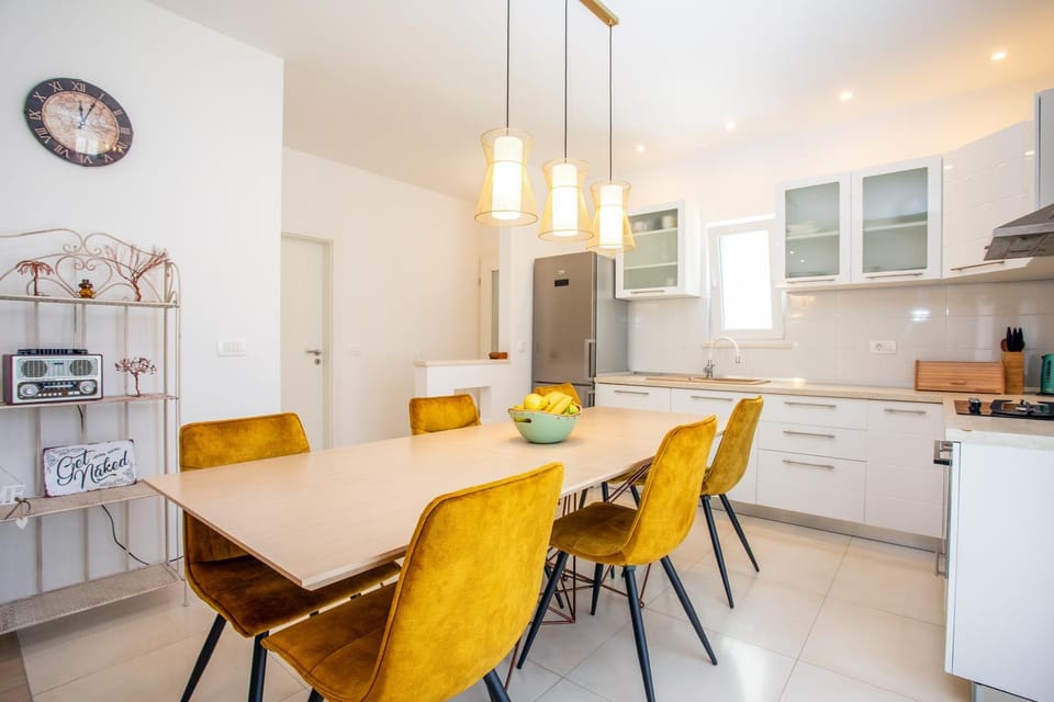 Kitchen or kitchenette, Dining area, dishwasher, oven, stove, toaster