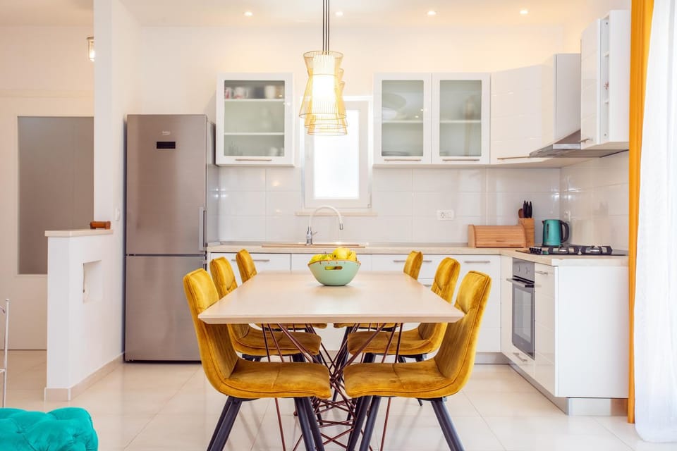 Kitchen or kitchenette, Dining area, dishwasher, oven, stove