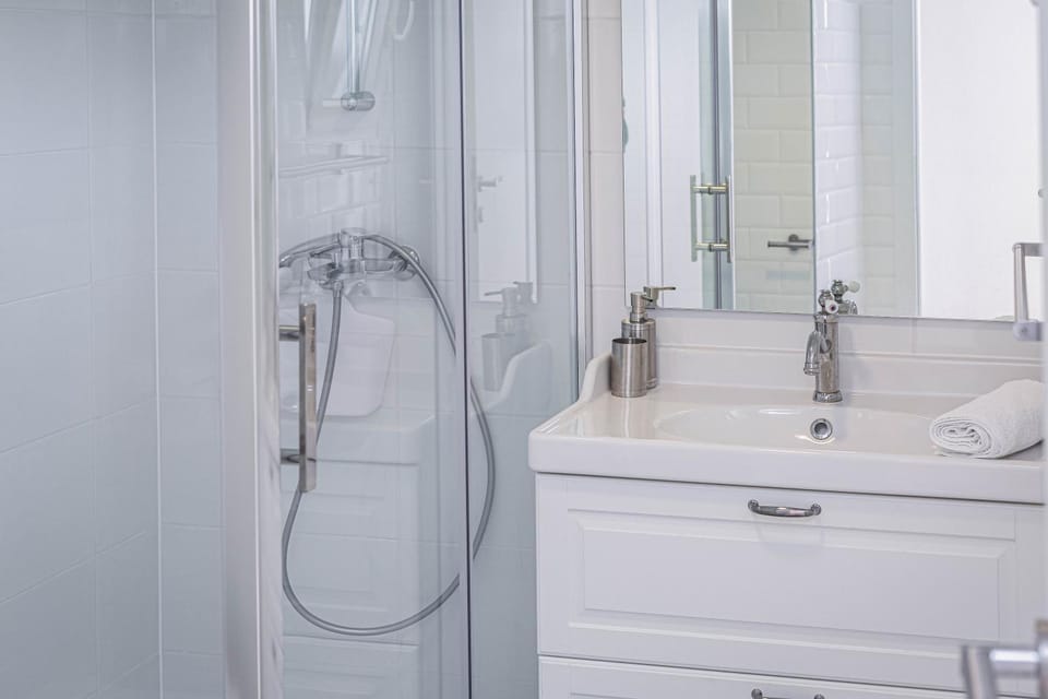 Shower, Bathroom, towels