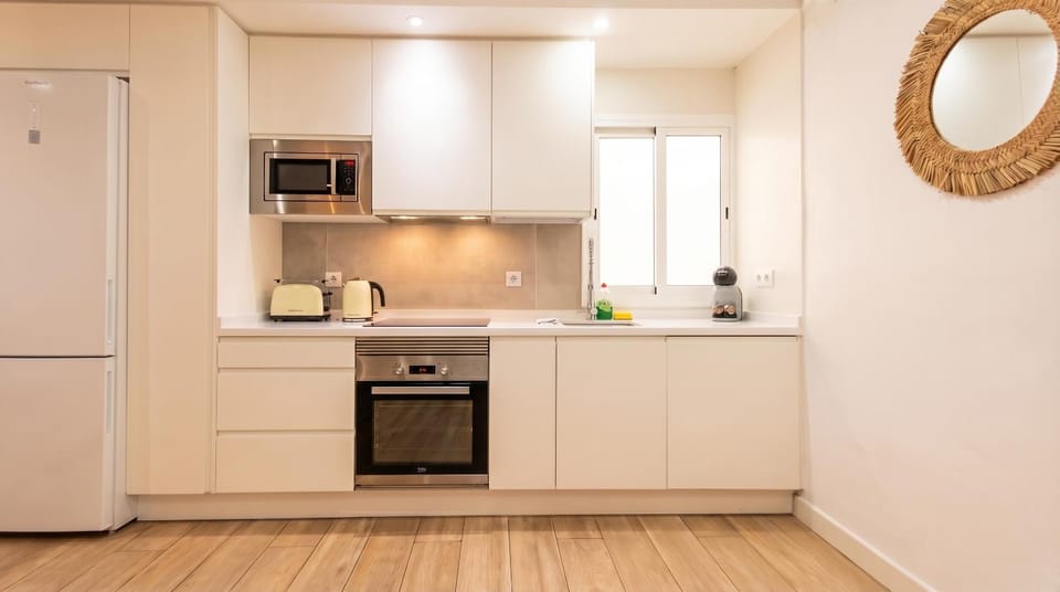 Kitchen or kitchenette, oven