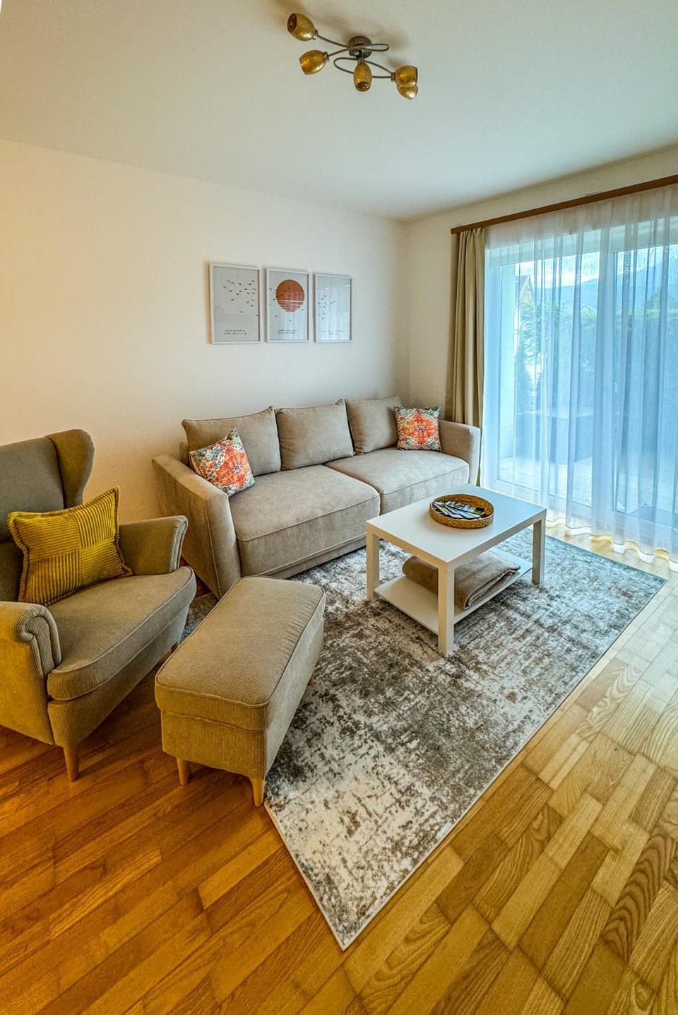 Living room, Mountain view