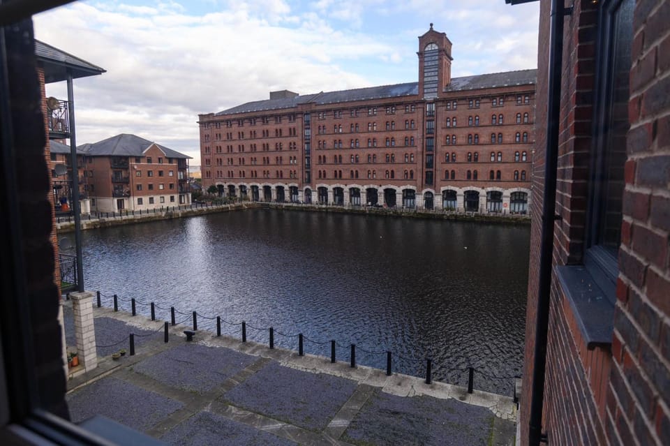 Stunning Liverpool City Location with River View and parking space included Apartment in Liverpool