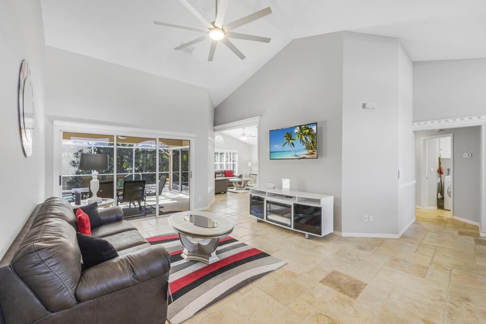 S exposure home with pool and walk to beach/food House in Marco Island
