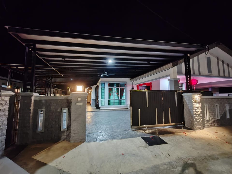 Property building, Night