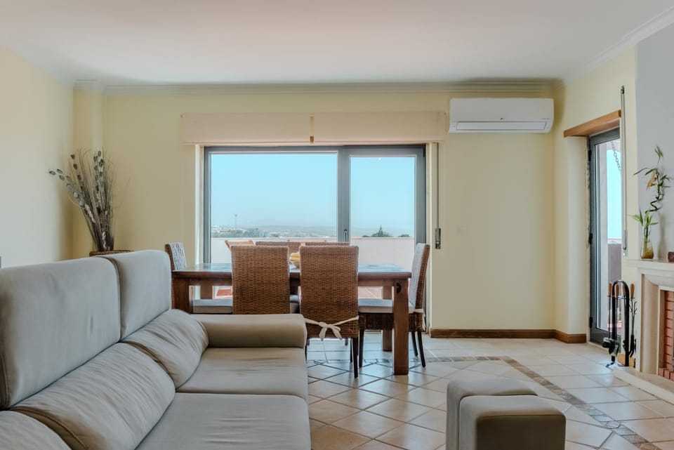Living room, Seating area, Dining area, air conditioner