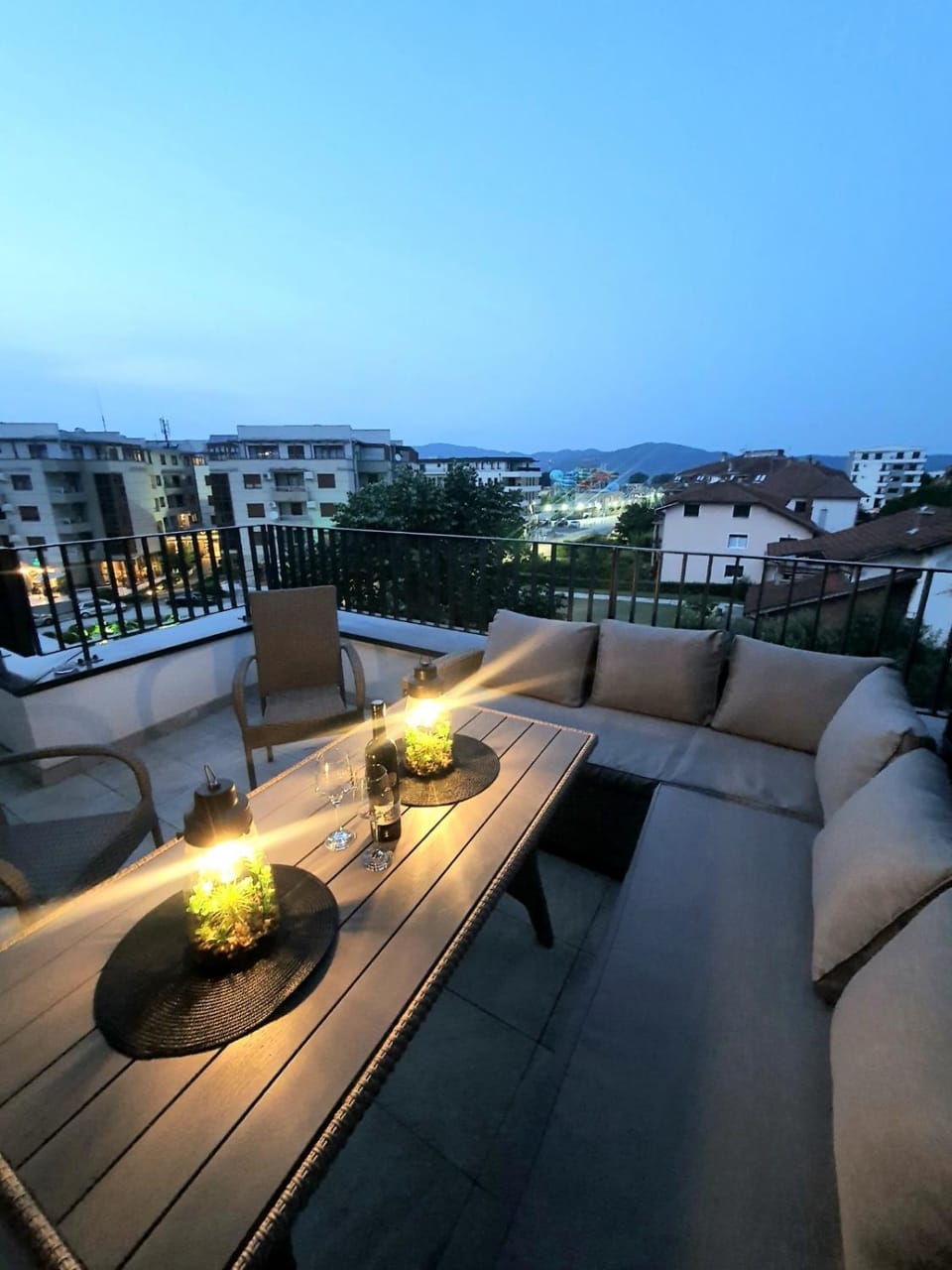 Night, View (from property/room), Balcony/Terrace, Seating area, City view
