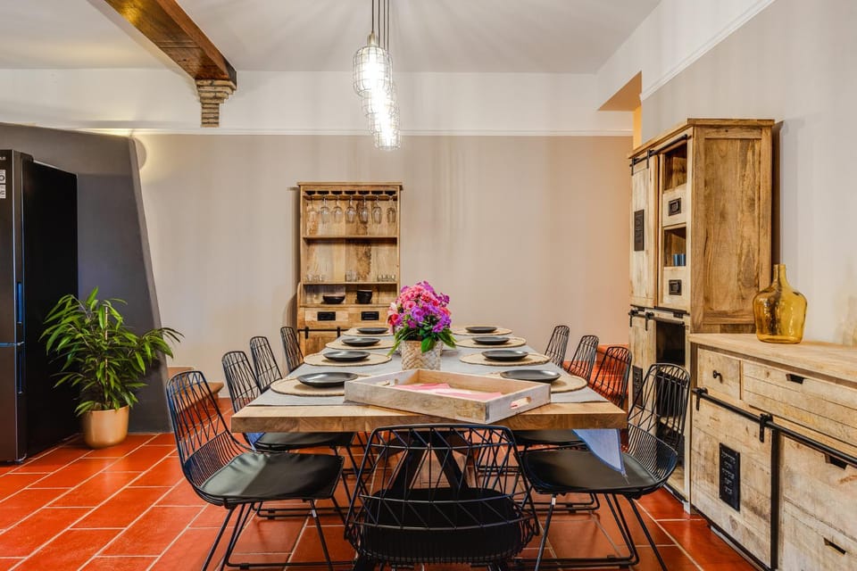 Kitchen or kitchenette, Kitchen or kitchenette, Food and drinks, Dining area