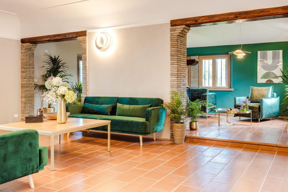 Communal lounge/ TV room, Living room, Seating area, Family