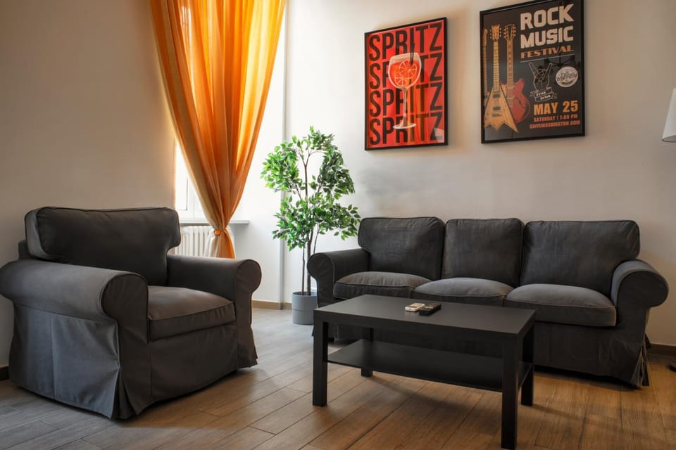 Living room, Seating area