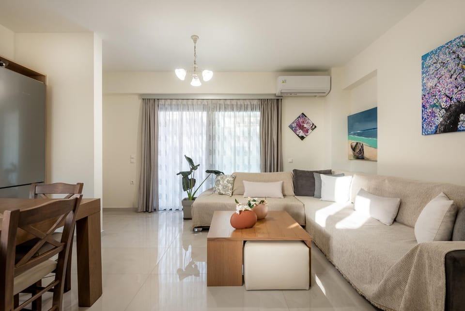TV and multimedia, Living room, Seating area, air conditioner