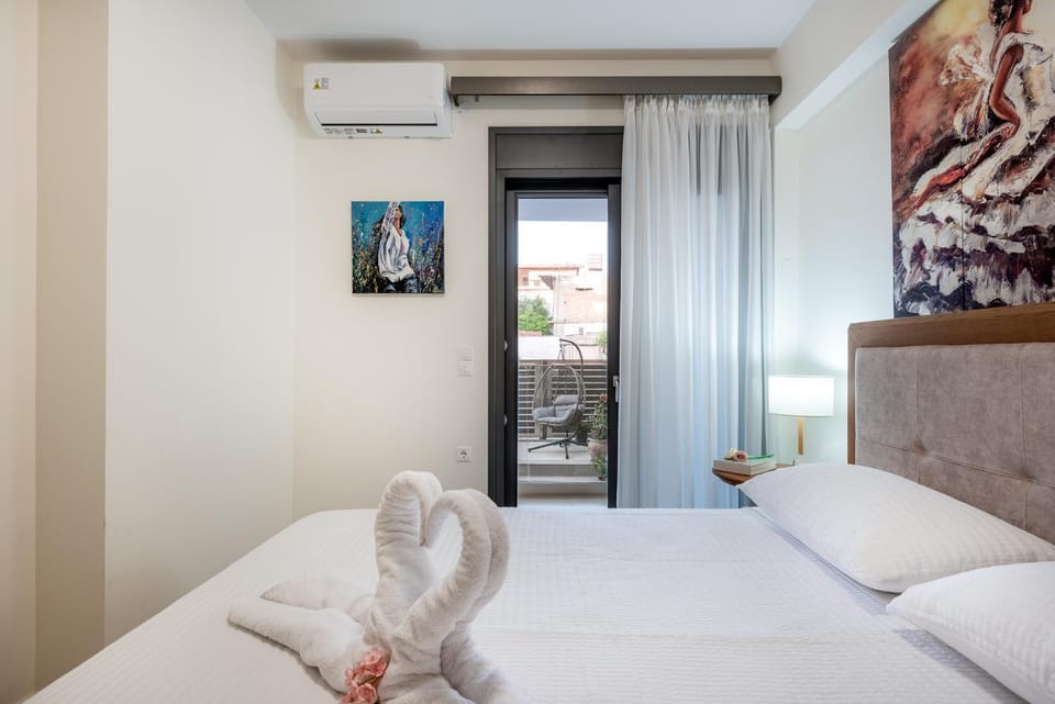Bed, Photo of the whole room, Bedroom, towels, air conditioner