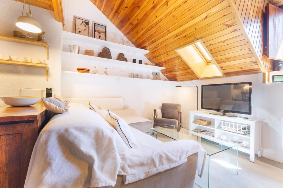TV and multimedia, Living room, Mountain view