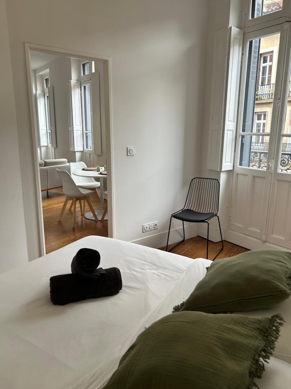Bed, Photo of the whole room, Bedroom, towels