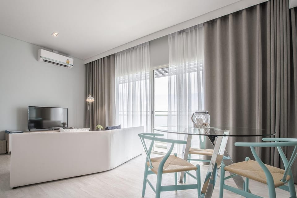 TV and multimedia, Living room, Seating area, Dining area, Sea view, air conditioner