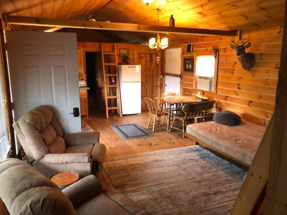 Lodge 65AC Zanesville Muskingum AEP WIFI CELL SVC Farm Stay in Ohio