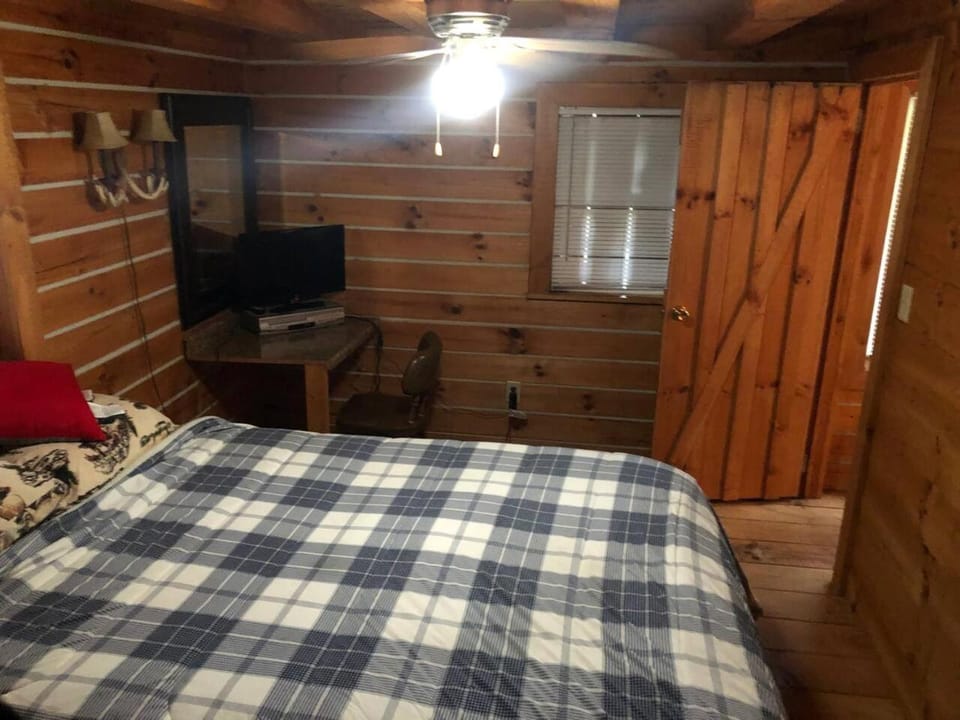Lodge 65AC Zanesville Muskingum AEP WIFI CELL SVC Farm Stay in Ohio