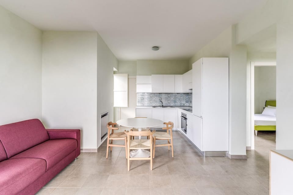 Kitchen or kitchenette, Seating area, Dining area, Bedroom
