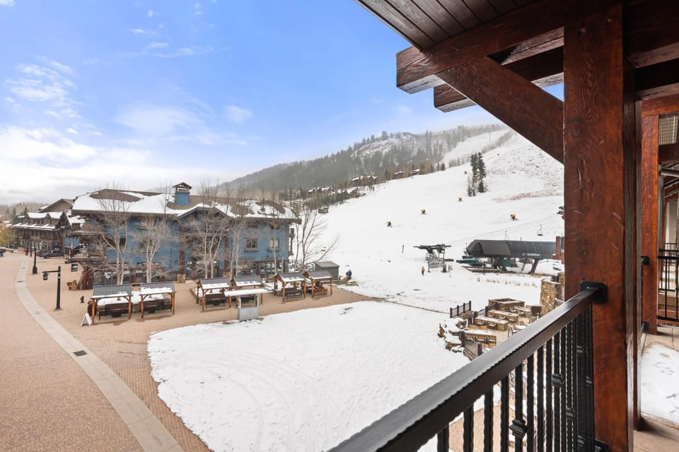 Balcony/Terrace, Mountain view