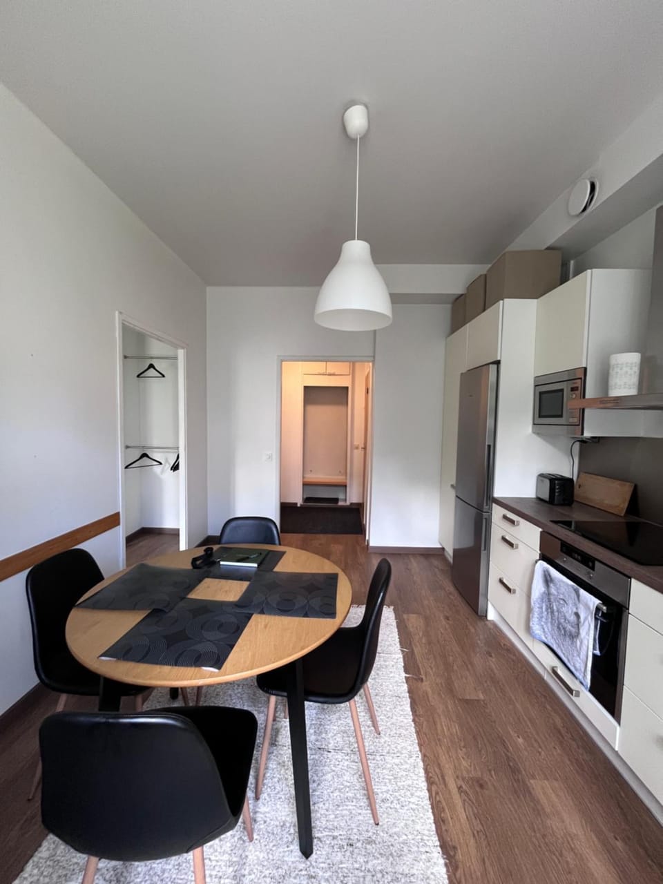 Kitchen or kitchenette, Dining area, oven, stove