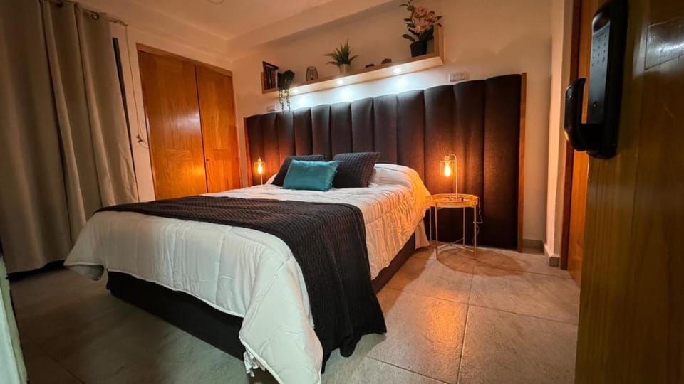 TV and multimedia, Photo of the whole room, Bedroom
